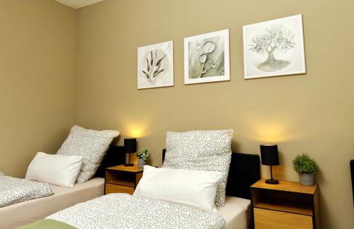 Moderne Wohnung mit Balkon ideal für Familien und Geschäftsreisende - Photo 13