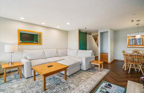 Highridge B14 Enjoy the view ski back trail shuttle service sports center - Photo 9