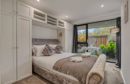 3-Bed, 2-Bath Wembley Apartment with Free Parking - Foto 40