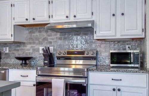 Spacious 6BR close to Portsmouth beaches and UNH - Photo 57