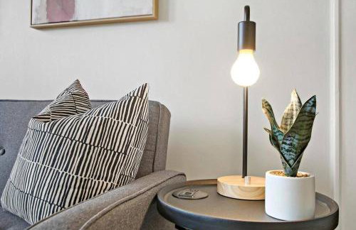 Vibrant 1BR Apartment close to Dining - Cullom B3 - Photo 1