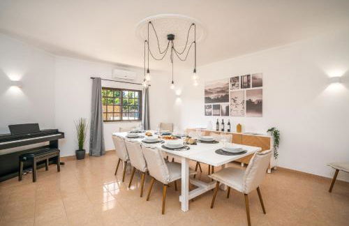 Host Wise - Sunny Spacious House - Terrace & Free Parking - Foto 7