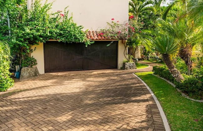 Hacienda-style Villa With Pool and Sweeping Ocean Views Above Potrero - Photo 49