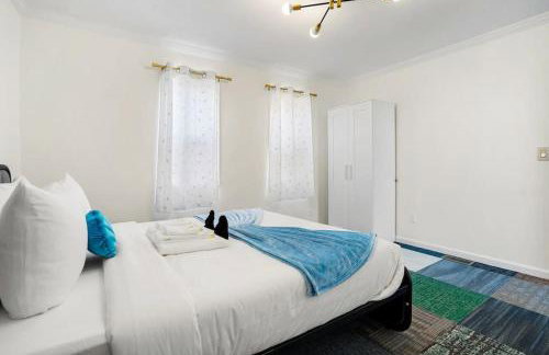 Spacious 5BR Coastal Retreat - 8 Beds Beach & Golf - Old - Photo 15