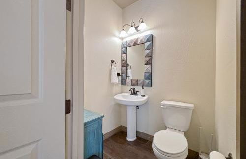 Fun & Peaceful Family Retreat - Photo 13