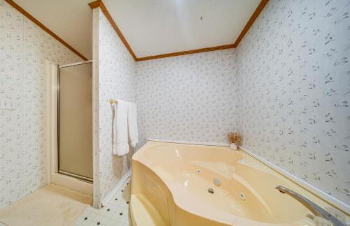 1 Mi to Lake Access Erie Home with Private Backyard - Foto 15