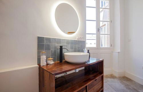 Centre - Parking - 5 min Place Comédie - Tram - Foto 18