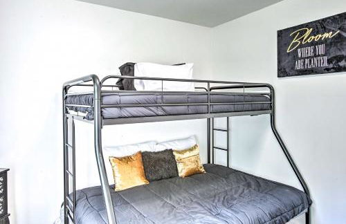 Charming Springfield Escape with Furnished Deck - Foto 19