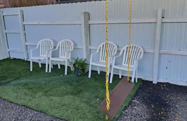 Country Blue Getaway by the Ranch Fields - Foto 15