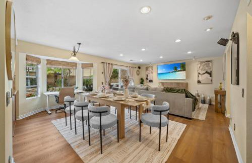 Entire Private Home with 4 Bedrooms, Pool, Hot Tub, King Bed, Garage, Available Now - Foto 4