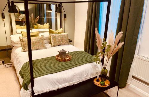 The Fifth Quarters, Grade II Listed Apartment, The Lace Market, NG1, City Centre, Nottingham, Sleeps 4 - Photo 24