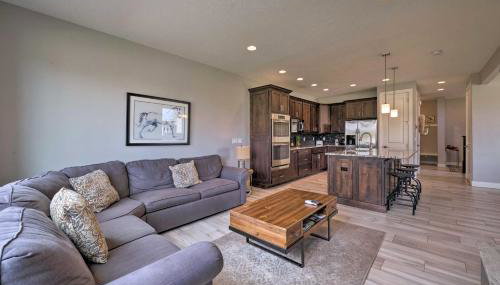 Modern Huntsville Resort Retreat with Deck and Hot Tub - Foto 4