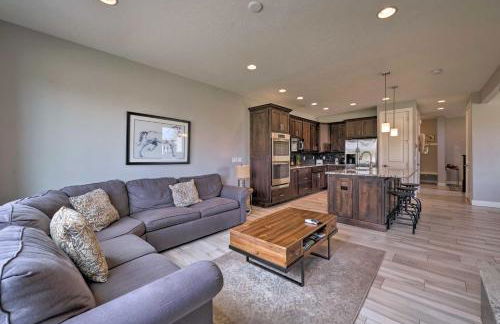 Modern Huntsville Resort Retreat with Deck and Hot Tub - Foto 4