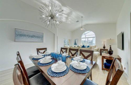 580 - Stunning Renovated Home with Large East Facing Pool Deck Overlooking Preservation Area and Games Room - Foto 36