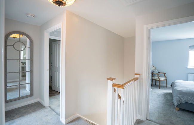 4 Bedroom Detached House 5mins Walk to Shopping Village - Foto 36