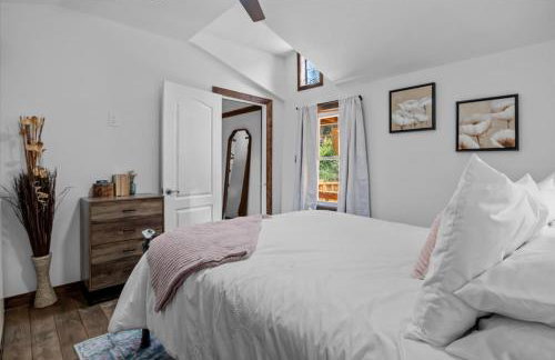 The Heartwood Hideaway-Charming Cabin Getaway-Trails, Creek, and Starry Nights - Foto 78