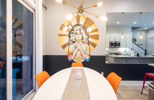 City Heights Townhome with Free Parking & 3 Baths - Foto 1