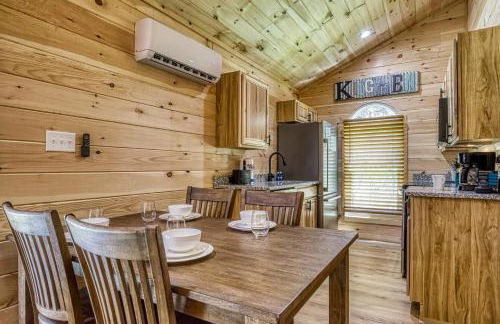 Kitt's Cottage, Pickleball Court, Creek, WIFI, Mountain Views, Starting at 79" - Foto 7
