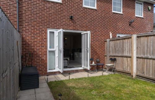 Walk to Liverpool Airport - Luxury Stay with EV Charge - Fast WiFi - Foto 7