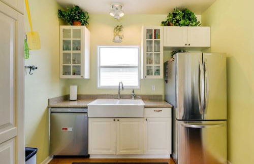 Walk to Crystal Beach! Family Retreat with Deck - Foto 11