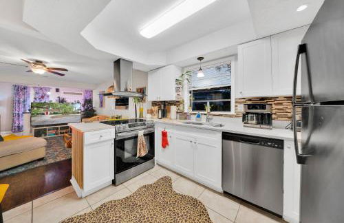 Zen Jungle House by Busch Gardens Sleeps 12 with Outdoor Games & Detached Play Space! - Foto 9