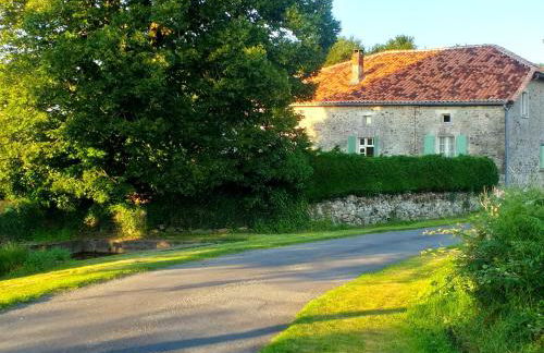 Les Volets Verts, ROUSSINES, CHARENTE, 16310 FRANCE - Foto 1
