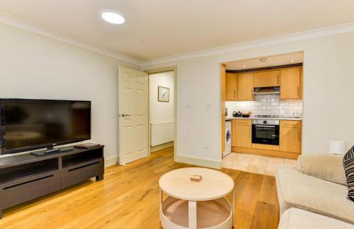 Redhill town centre apartment by Livingo - Foto 14