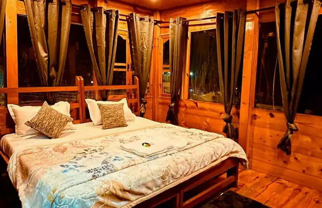 Hollywood Camps and Restaurant Bir - Foto 6