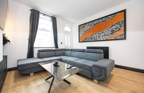 Midnight Manor Cinema Room, Fast WiFi, Ideal for Short & Long Stays - Foto 26