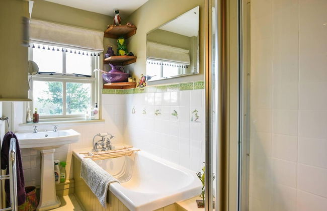 Lovely 4-bed House in Village of Sandhurst - Foto 13