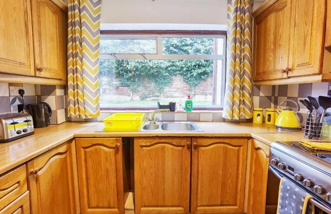 5 Bedroomed House Available for Guests and Contractors Wifi Parking - Foto 13