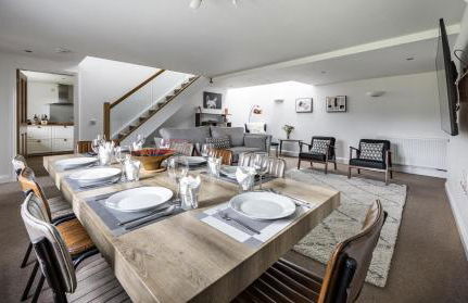 Stunning Barn Conversion with HOT TUB and ALPACAS - Ty Cerrig Barn - Photo 7