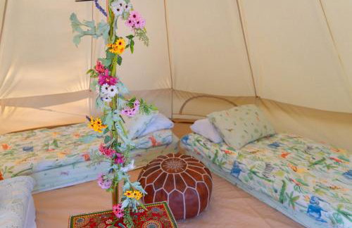 Wood Cabin & 4 Large Bell Tents - Hapus Hideaway - Foto 30