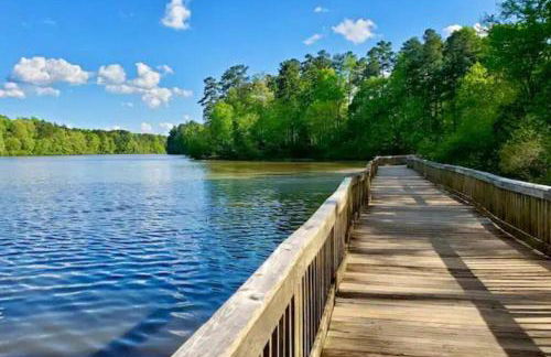 North Raleigh Private Retreat - Foto 25