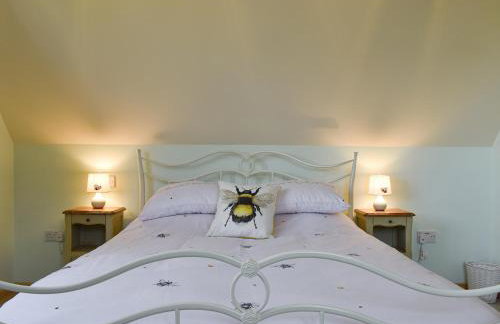 The Bee Hive - Photo 12