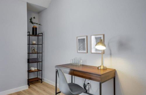 Stylish Spacious Convenient - 6-BD 2 5-BA + Pool - Foto 38