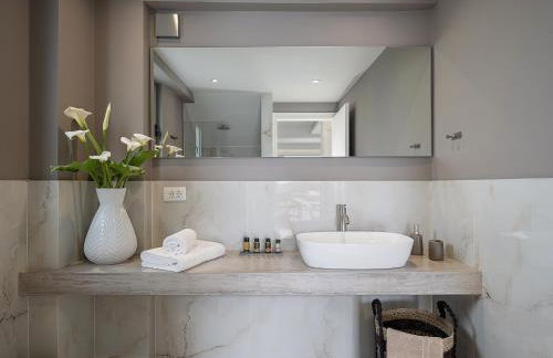 Fivi Villa, with Heated Pool & SeaViews, By ThinkVilla - Photo 25