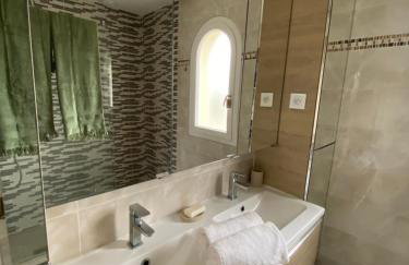 Villa Moana Lagune 4 chambres, 4 salles de bain, piscine privative chauffée à 30 degrés toute l année, balnéo, terrain de pétanque privé, ping-pong - Foto 17