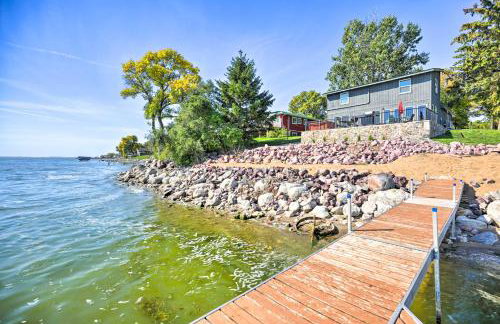 Lakefront Cabin with Patio and Views in Lake Norden - Foto 1