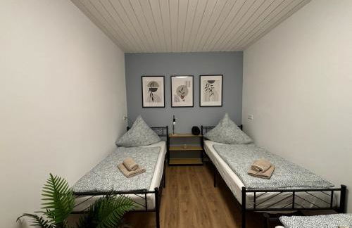 90qm - 5 Zimmer - Parkplatz - Autobahn - blauen See - Foto 4