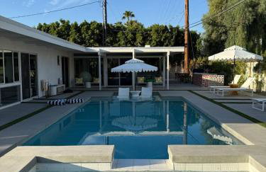 Aerhaus - Mid-Century Oasis - Foto 79