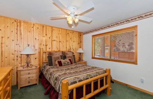 Teakwood Cozy Wood Cabin with Fireplace - Photo 41