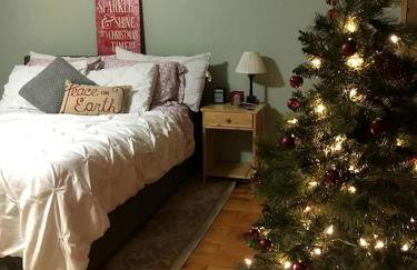 Cozy Cabin near Lake Ontario Ideal for a Family Retreat - Photo 11