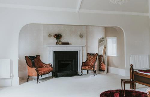 Healing Manor Hotel - Photo 6