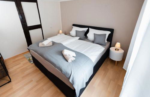 BG Living & Hosting - Mosel-Fachwerkhaus nahe Calmont Klettersteig - 2 Schlafzimmer, Parkplatz, WLAN & Netflix, 5 Personen - Foto 10
