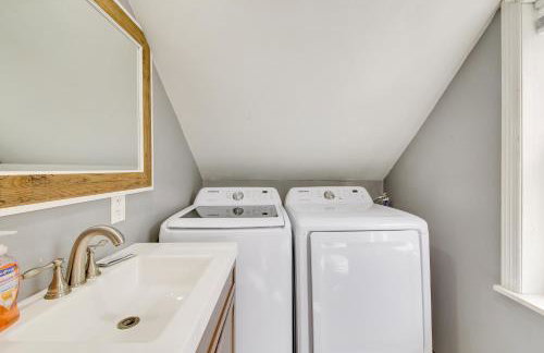 Searsport Paradise with Private Pool and Patio! - Foto 32