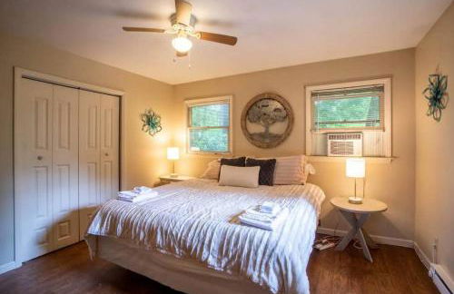 Rustic Mountain Cabin on River with Fireplace - Foto 6