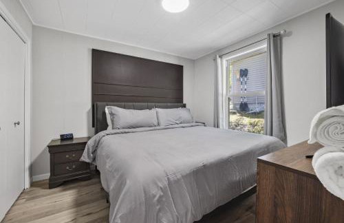 Beautiful Torch Lake House with Beach Access home - Foto 9