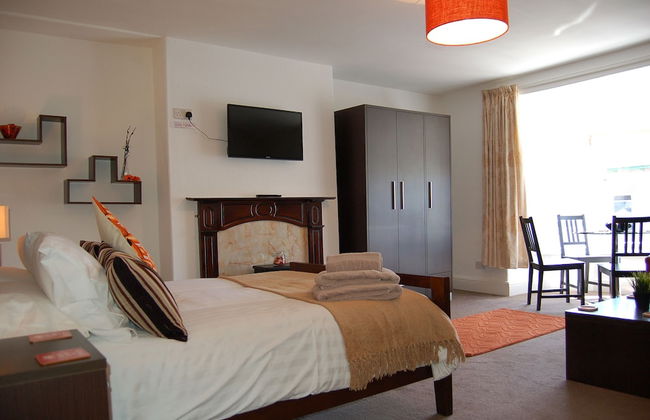 CLOCK TOWER APARTMENTS - Photo 9