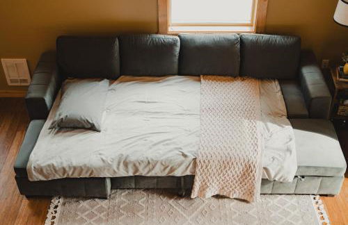 Cabin Minutes to Mt Rainier - EV, HotTub, 2 Queen and Twin - Photo 45